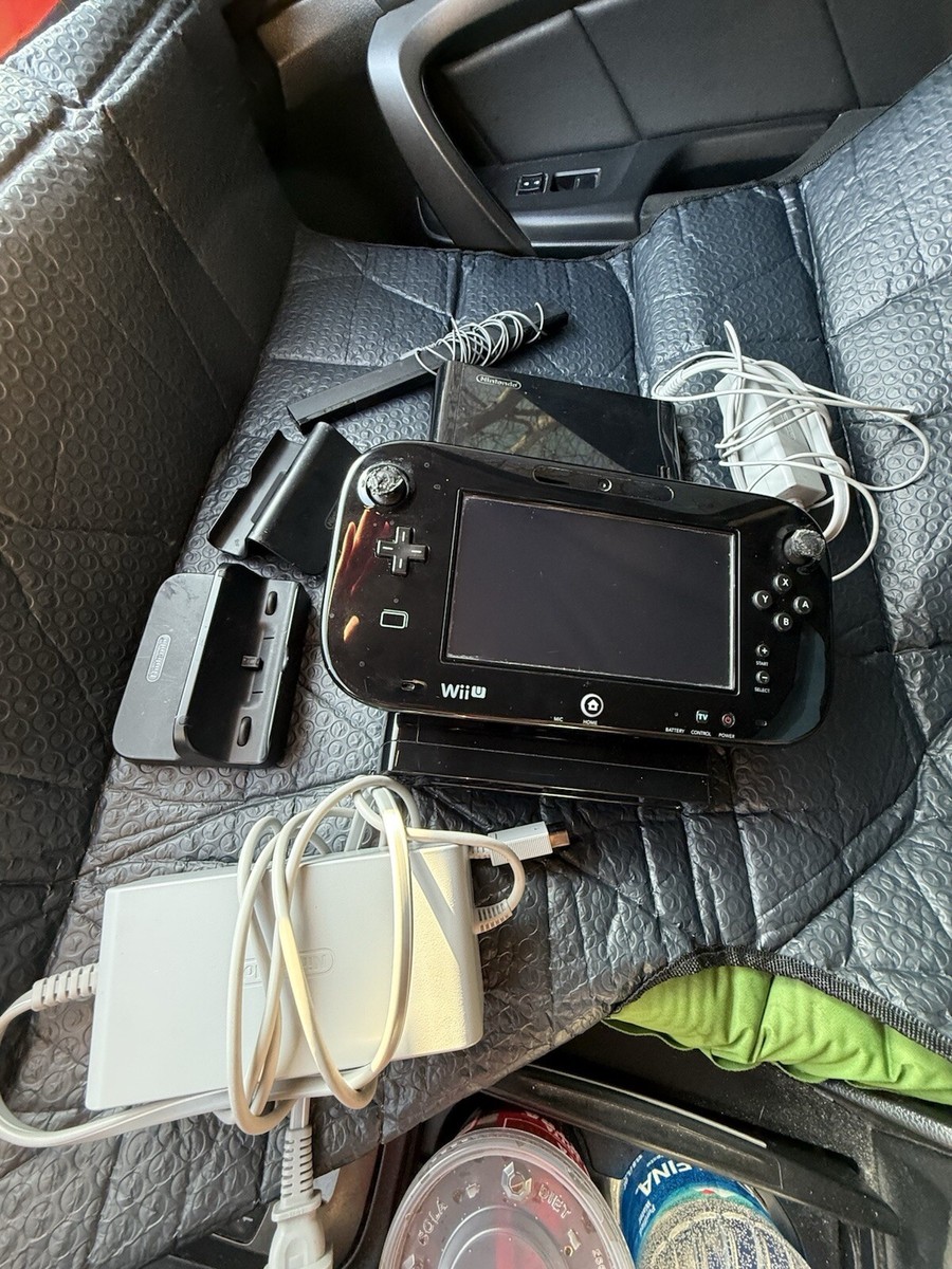 Nintendo Wii U 32GB Nintendo Land Deluxe Set Bundle - Black