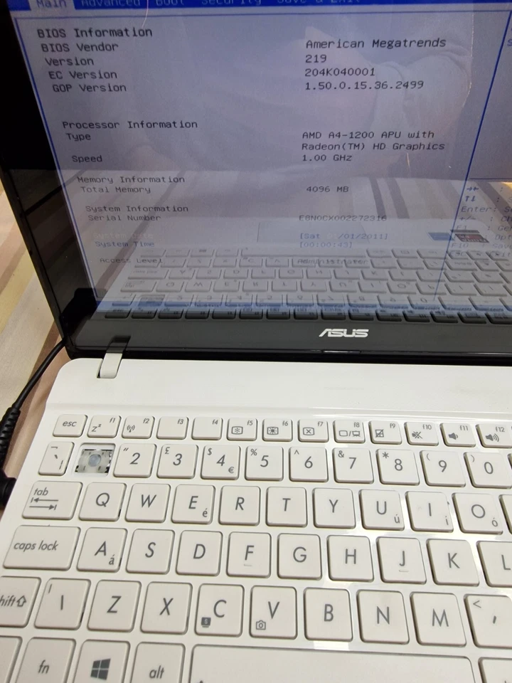 ASUS X102B, AMD A4-1200 1.0GHz, 4GB RAM, White Untested For Parts Read Descript - Image 2 of 4