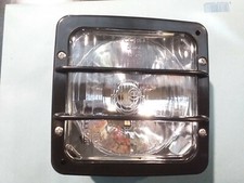 FARO PROIETTORE  QUADRATO PER TRATTORE 140X140 AGGANCIO A VITI 