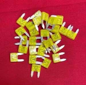 LITTELFUSE MINI BLADE FUSE, 20 AMP, YELLOW, **LOT OF 22**
