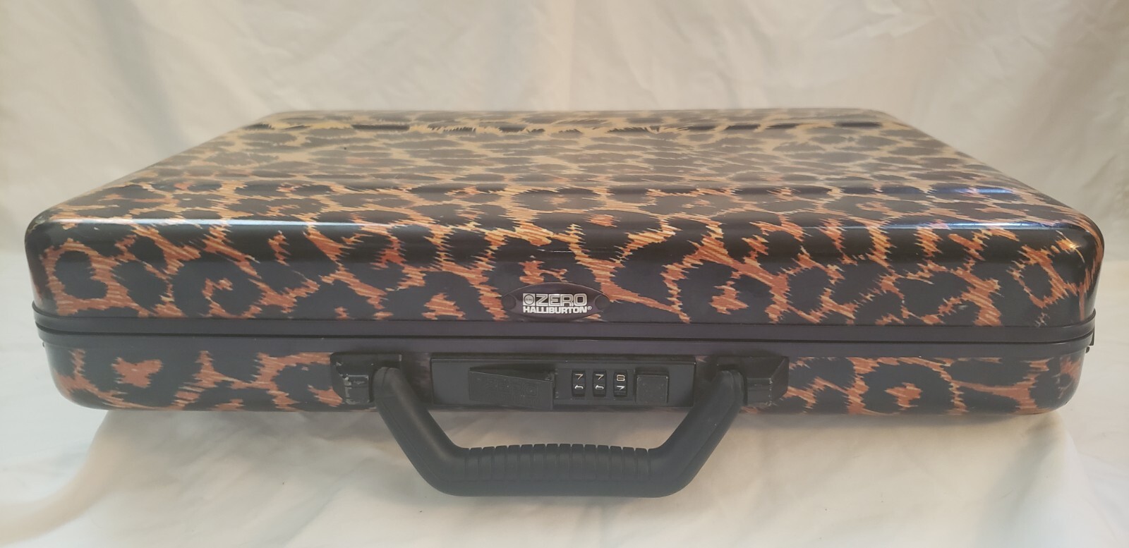 Zero Halliburton Aluminum Attach&eacute; Case - Custom brown leopard design