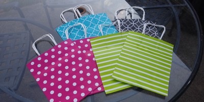 GIFT BAGS TOTAL of 8 - 2 of GREEN PINK TURQ bLUE BLACK  CIRCLE STRIPE DOTS NEW