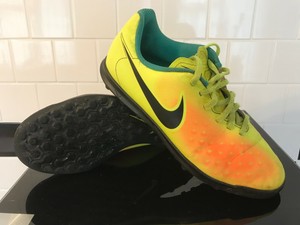 nike neon football shoes
