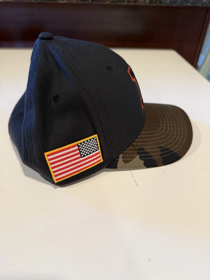 Nike Adult Illinois Fighting Illini Black Military Appreciation Swoosh Flex Hat - Image 4 of 4