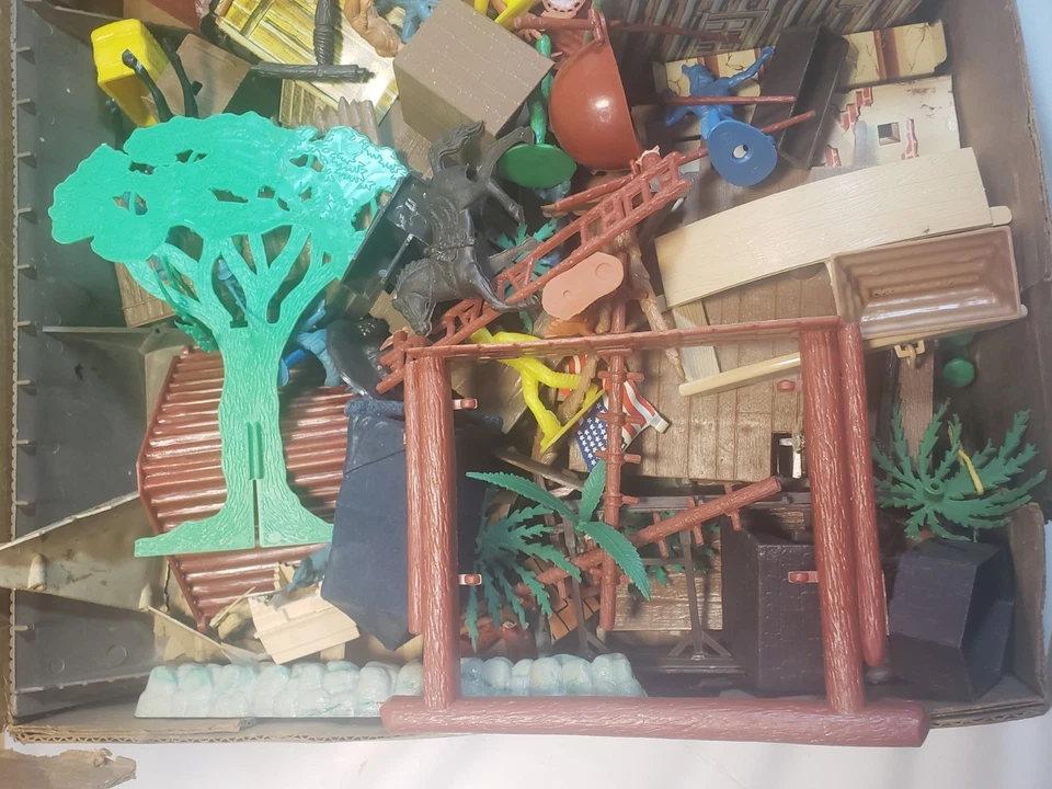 Marx Fort Apache Play set W/box Instructions Calvary Supply Tin Litho No 3681 - Image 4 of 4