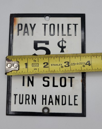 Letrero de metal esmaltado de porcelana rústica envejecida de 5 centavos de inodoro de pago vintage - Imagen 2 de 9