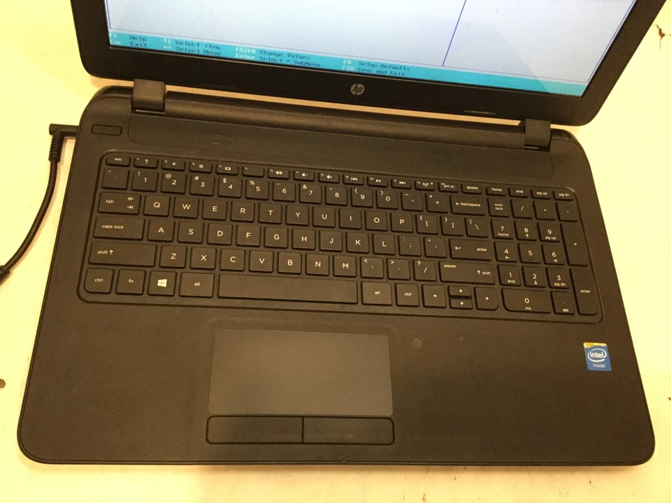 HP 15-f033wm / Intel Celeron N2840 @ 2.16GHz / (NO STORAGE or MEMORY) -MR - Image 2 of 4