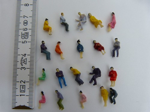 100 Figuren sitzend / Paare zu Spur H0, TT, N oder Z NEU Modellbahn sitzende - Picture 5 of 8