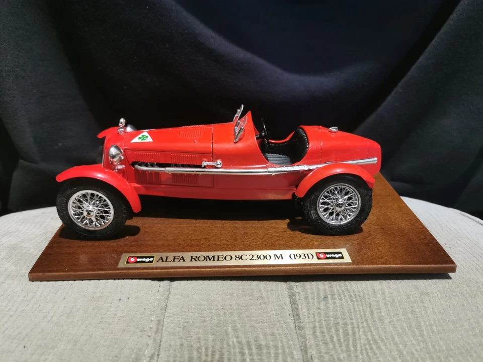 Burago 1 18 Alfa Romeo 8C 2300 M (1931) Expositor Madera Y Bugatti Tipo 59 (1934 Foto 2 de 4