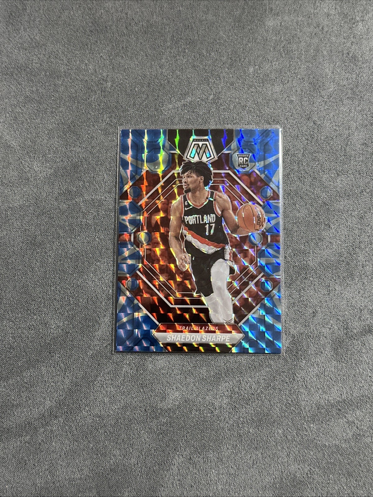 2022-23 Panini Mosaic Rookies Shaedon Sharpe #213 Reactive Blue Mosaic Prizm RC