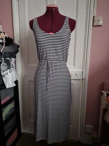 Next beachwear Long dress Size 8 Black and whiteStrechy Worn once - Picture 2 of 7