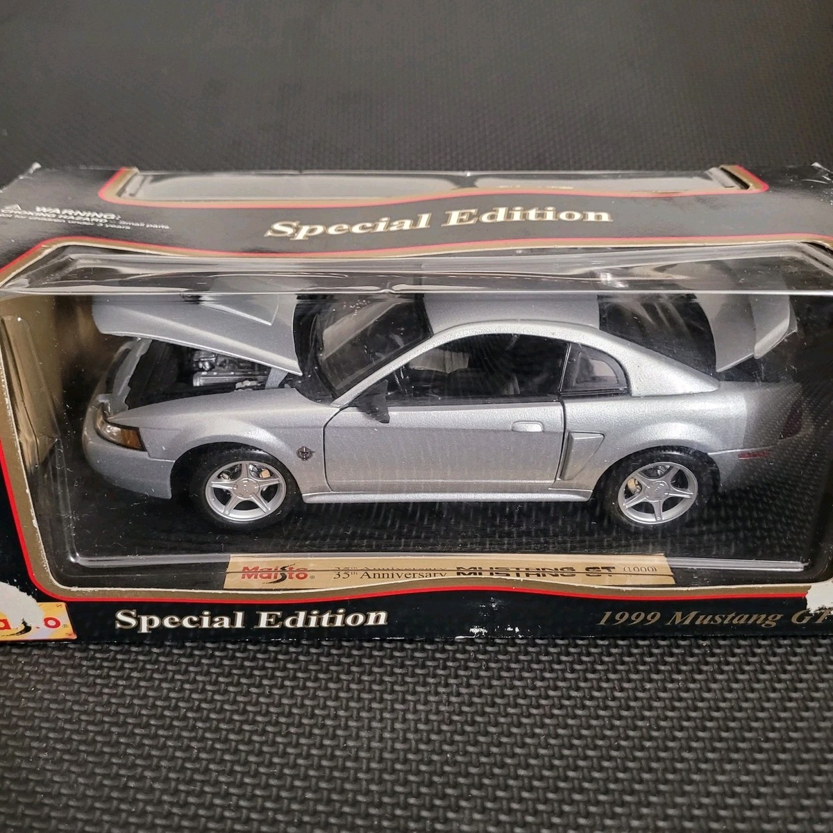 Maisto Special Edition 1:18 Ford Mustang GT 1999 Silver 35th