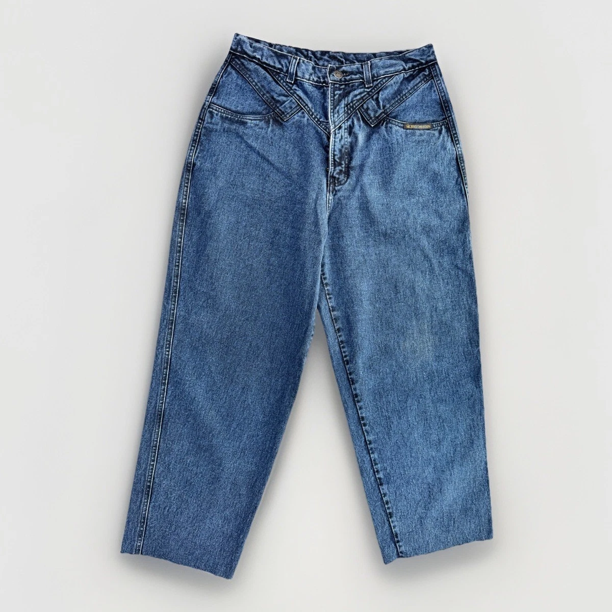 vintage capris style Low rise blue jeans with a cute... - Depop