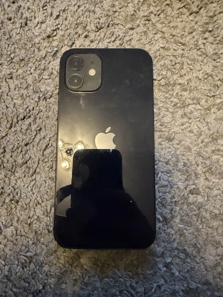 Apple iPhone 12 64GB, Black, Unlocked CRACKED SCREEN - Image 2 of 4