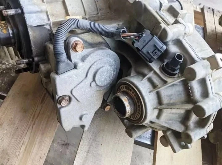 2003-2007 Chevrolet Chevy Suburban 1500 Transfer Case Opt NP8 - Image 2 of 4