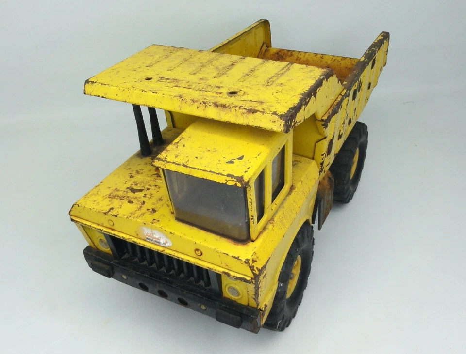 Camión de volteo Tonka #3900 Mighty montículo de acero amarillo calcomanía Minn 1969/1970 Foto 3 de 4