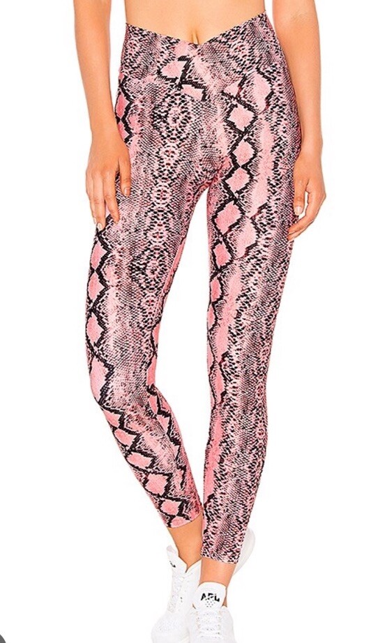 BEACH RIOT LEGGINGS CARA en Fuchsia Purple Snake