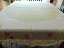 L-24 OVAL WHITE TABLECLOTH WITH PASTEL FLOWERS