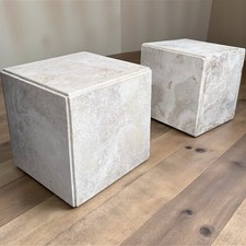 Coppia di Cubi in Travertino/Marmo – Design Anni '70