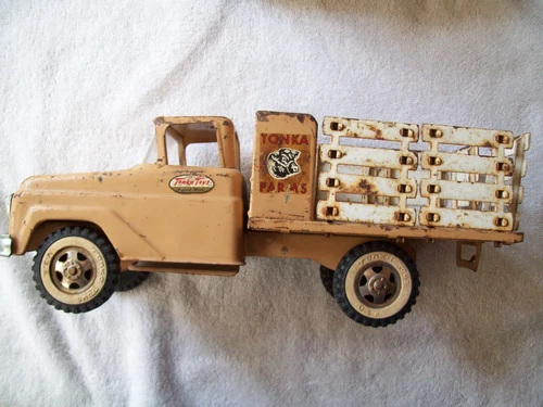 VINTAGE TONKA FARMS PICKUP TRUCK  & HORSE TRAILER PRESSED STEEL TOY