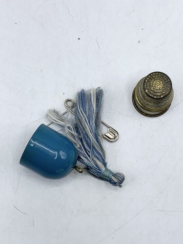 Kit de costura de viaje vintage con forma de huevo Alemania - Imagen 4 de 4