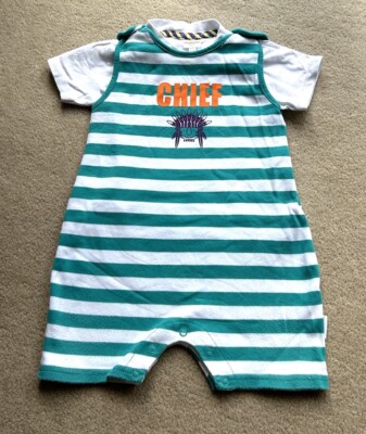Bluezoo Sommer Outfit 9 - 12 Monate Latzhose und T-Shirt grün gestreift Chief
