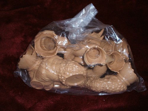 BILLIKEN CYCLOPS VINYL MODEL FACTORY SEALED PARTS HIGH GRADE BOX VERY RARE - Picture 3 of 4