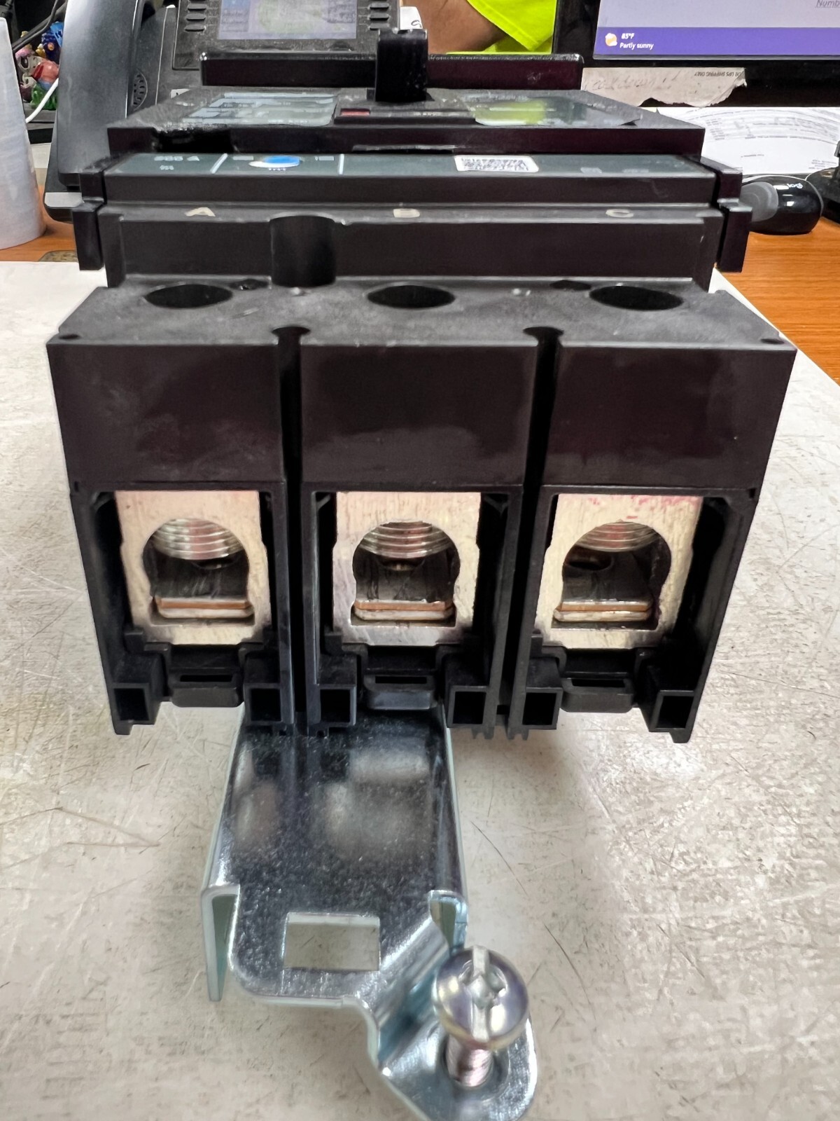 Square D PowerPact QBA32200 Interruttore Magnetotermico 200A 240V 3 Poli – Usato Funzionante