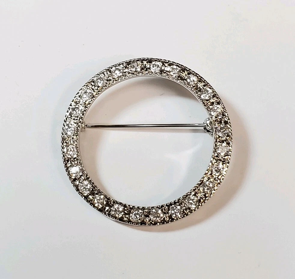 Circle pin brooch deals