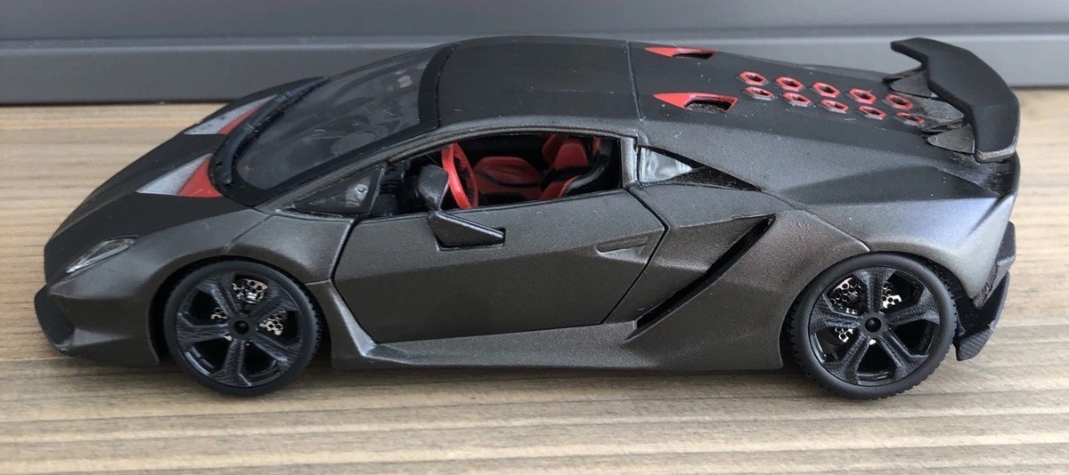 Lamborghini Model Car 1/24 Sesto Elemento Carbon Bburago