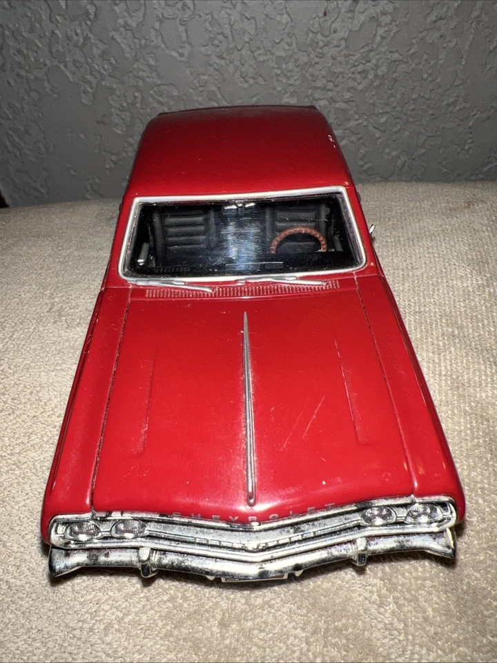 Chevy Chevelle SS 1965 Johnny Lightning #53769 escala 1:24 rojo fundido a presión Foto 3 de 4