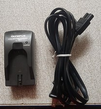 Genuine Olympus Digital Camera Battery Charger w Cord LI-10C 4.2V 700 mA