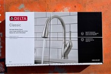 Delta Classic 1-Handle Pull-Down Sprayer Kitchen Faucet In Stainless steel
