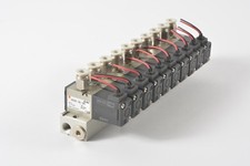 SMC VK332-5G-M5 Solenoid Valve Lot of 10 With Manifold