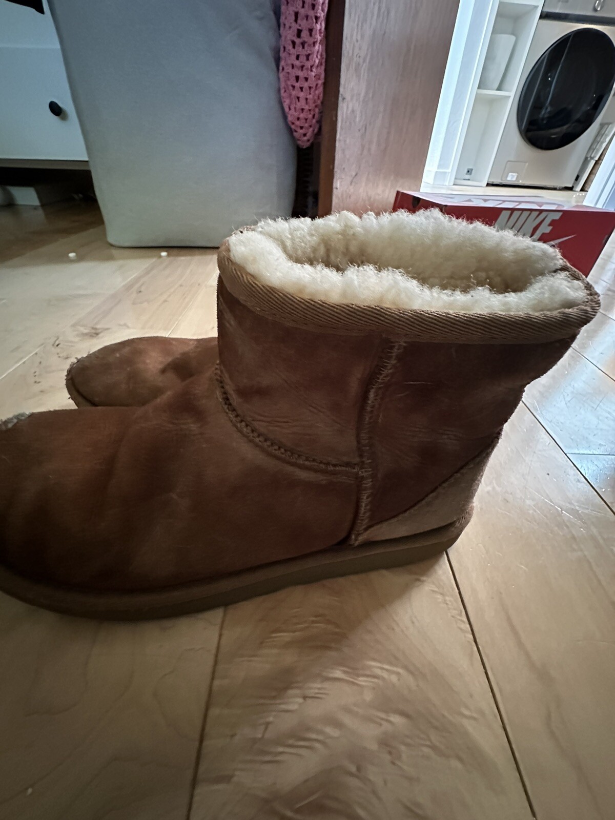 ugg mini size 9 - image 3