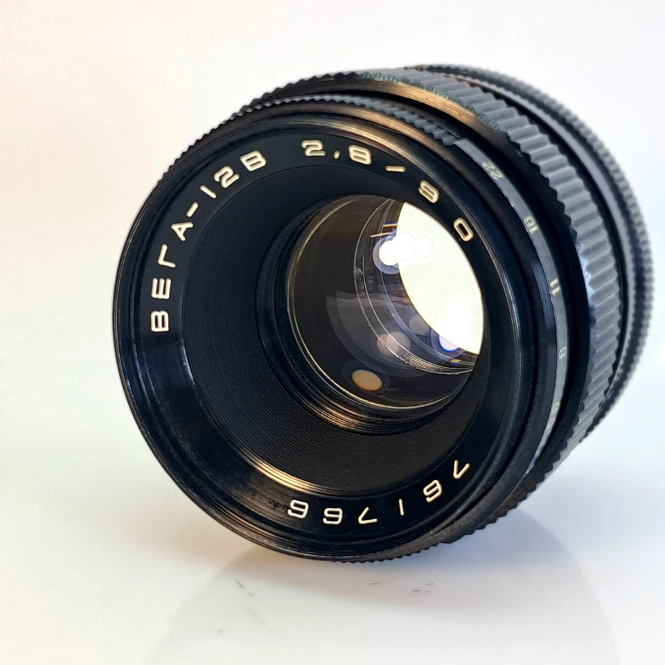 Vega-12Б 90mm f/2.8 Lens | Kiev-88 Bayonet Б (Pentacon Six Copy) USSR - Image 3 of 4