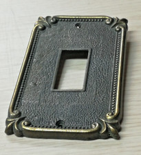 ELETTRICITA'   COPRI INTERRUTTORE IN OTTONE ANTICATO LAVORATO   1  POSTO PZ.2