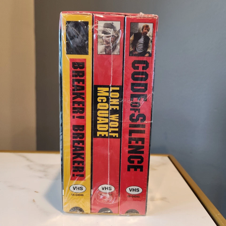 Chuck Norris New and Sealed Set of 3 VHS Action Packed Movies 1994 GoodTimes Vid - Image 4 of 4