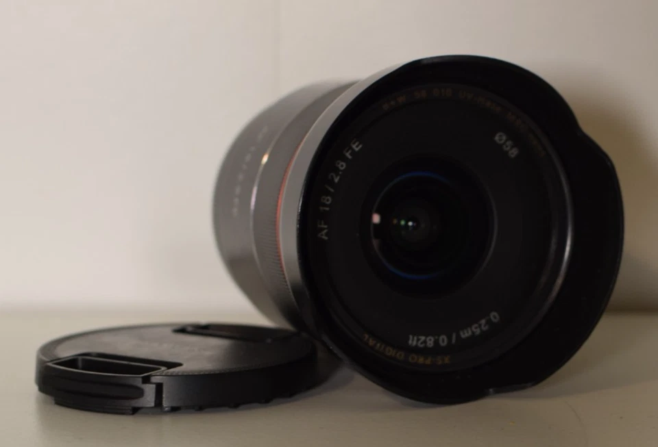 Samyang AF 18mm f/2.8 FE Lens for Sony E-Mount, Black {58} with Case - Imagen 2 de 2