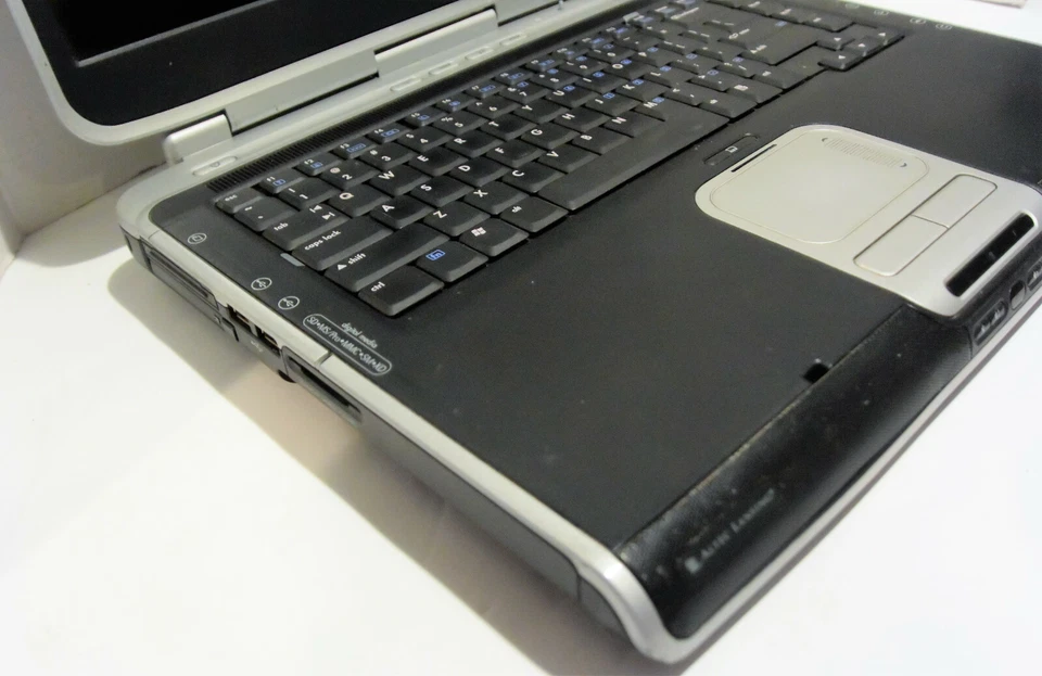 HP Pavilion zv6270us 15.4'' Notebook (AMD Athlon 64 2GHz 512MB) 按原样损坏 — 第 3/4 张图片