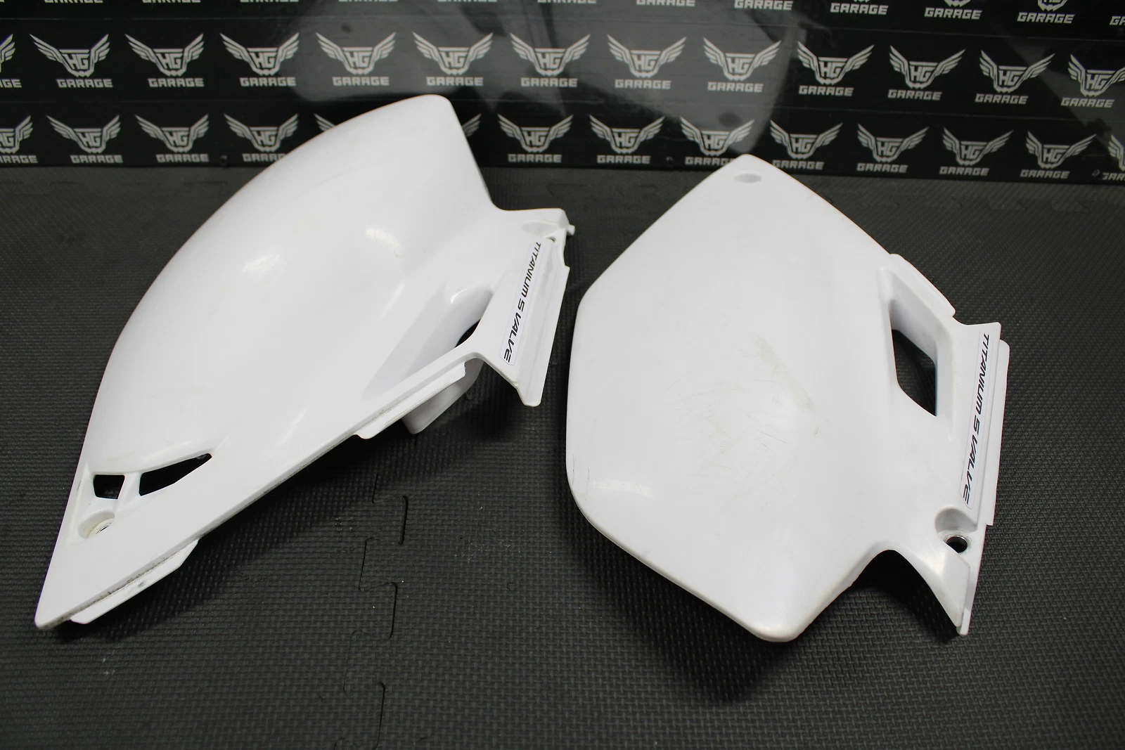 2004 YAMAHA 03-05 YZ250F YZ450F OEM REAR NUMBER PLATE SIDE PANELS