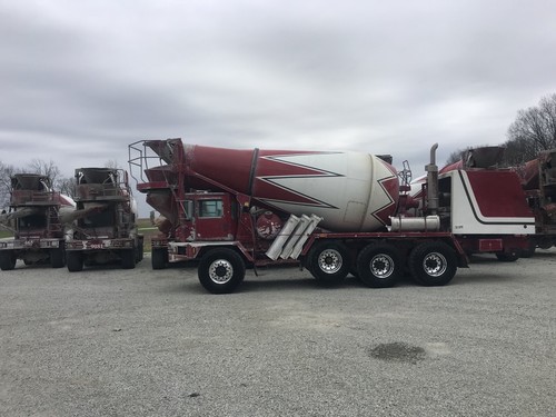 2011  Phoenix 4 Axle Front Discharge Concrete Cement  Mixer Truck. (ready Mix) - Picture 8 of 14