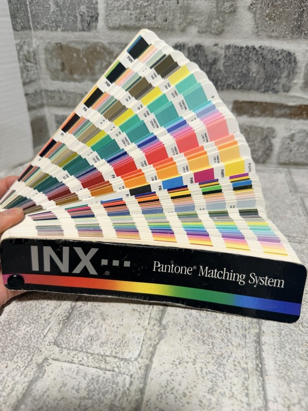 1995 Pantone Color Formula Guide 1000 Matching System Fan Deck Coated /Uncoated