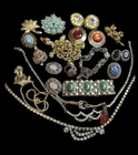 Vintage Random Assortment Of Costume Jewelry Lot # Lot 707