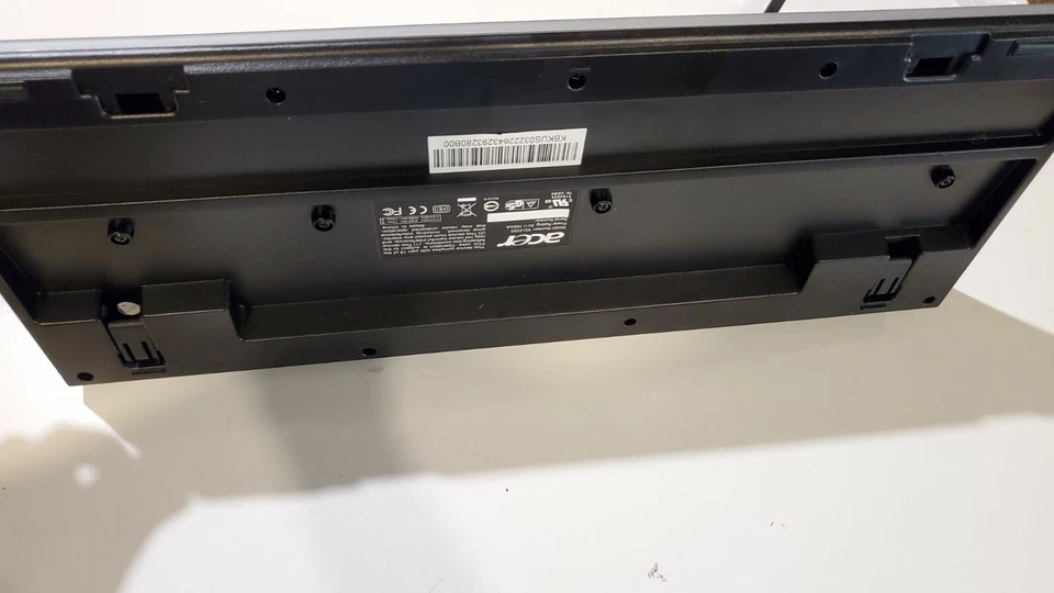 Teclado de oficina Acer USB plateado (con controles adicionales) Foto 4 de 4