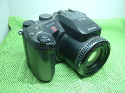 Fujifilm FinePix S Series S602 6x Zoom 3.1MP Digital Camera - Black & Silver