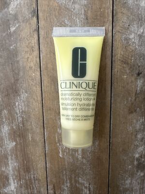 CLINIQUE Dramatically Different Moisturizing Lotion Sample Size 0.5fl oz