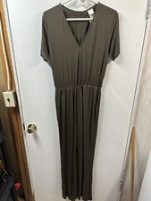 New H M Women  s Small jumpsuit Short sleeves Brown 31 Inseam NWT