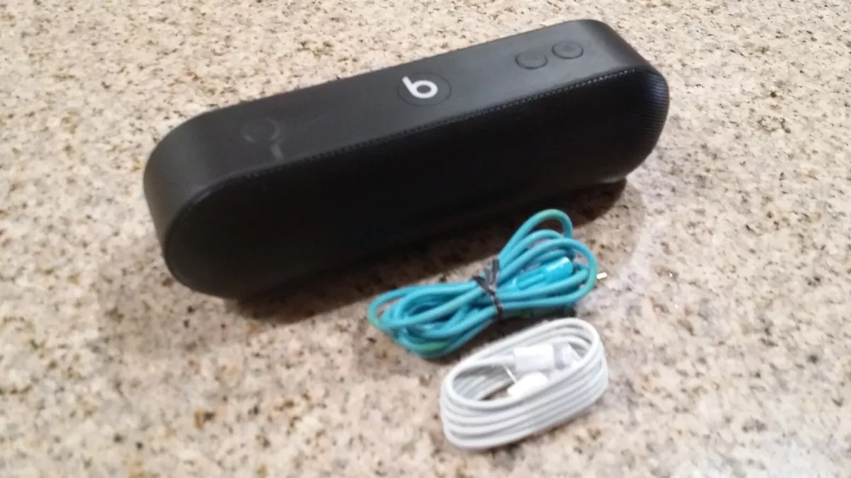 Beats Dr Dre Beats Pill+ Plus speaker DEMO wired only, No