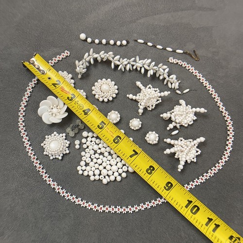 Vintage White Shell & Seed Bead Floral Jewelry Lot Including Necklace - Picture 5 of 10